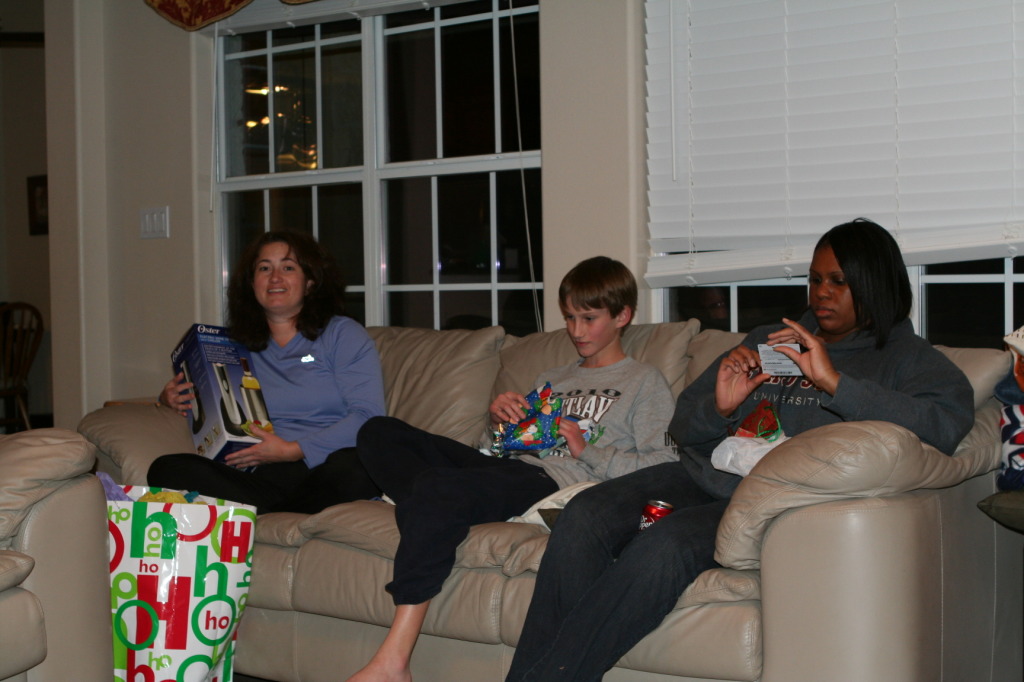2010/12(December)/Christmas-Hammett/1024x768_2011-01-02-Christmas-Hammetts-12-Suzi-Chance-Diane.JPG
