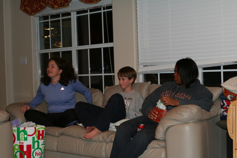 2010/12(December)/Christmas-Hammett/800x600_2011-01-02-Christmas-Hammetts-11-Suzi-Chance-Diane.JPG