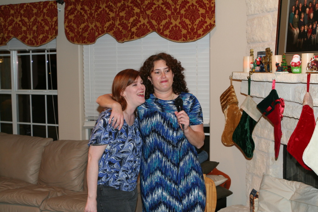 2010/12(December)/New-Years-Eve/1024x768_2010-12-31-New-Years-Eve-20-Shelly-Suzi.JPG