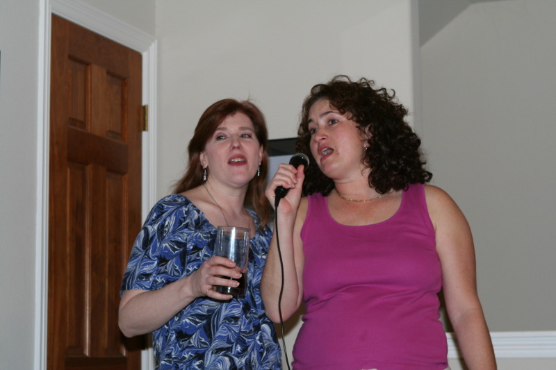 2010/12(December)/New-Years-Eve/800x600_2010-12-31-New-Years-Eve-10-Shelly-Suzi.JPG