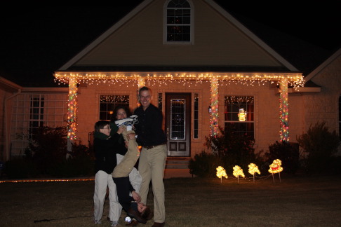 2010-12-05-Christmas-Photos-Travis-Suzi-Chance-Dax-Bevo-21.jpg