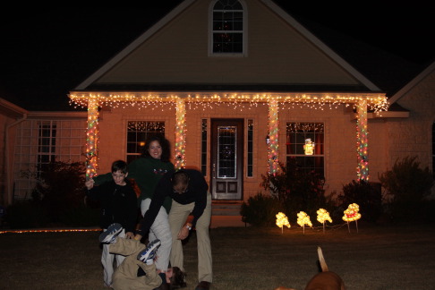 2010-12-05-Christmas-Photos-Travis-Suzi-Chance-Dax-Bevo-25.jpg