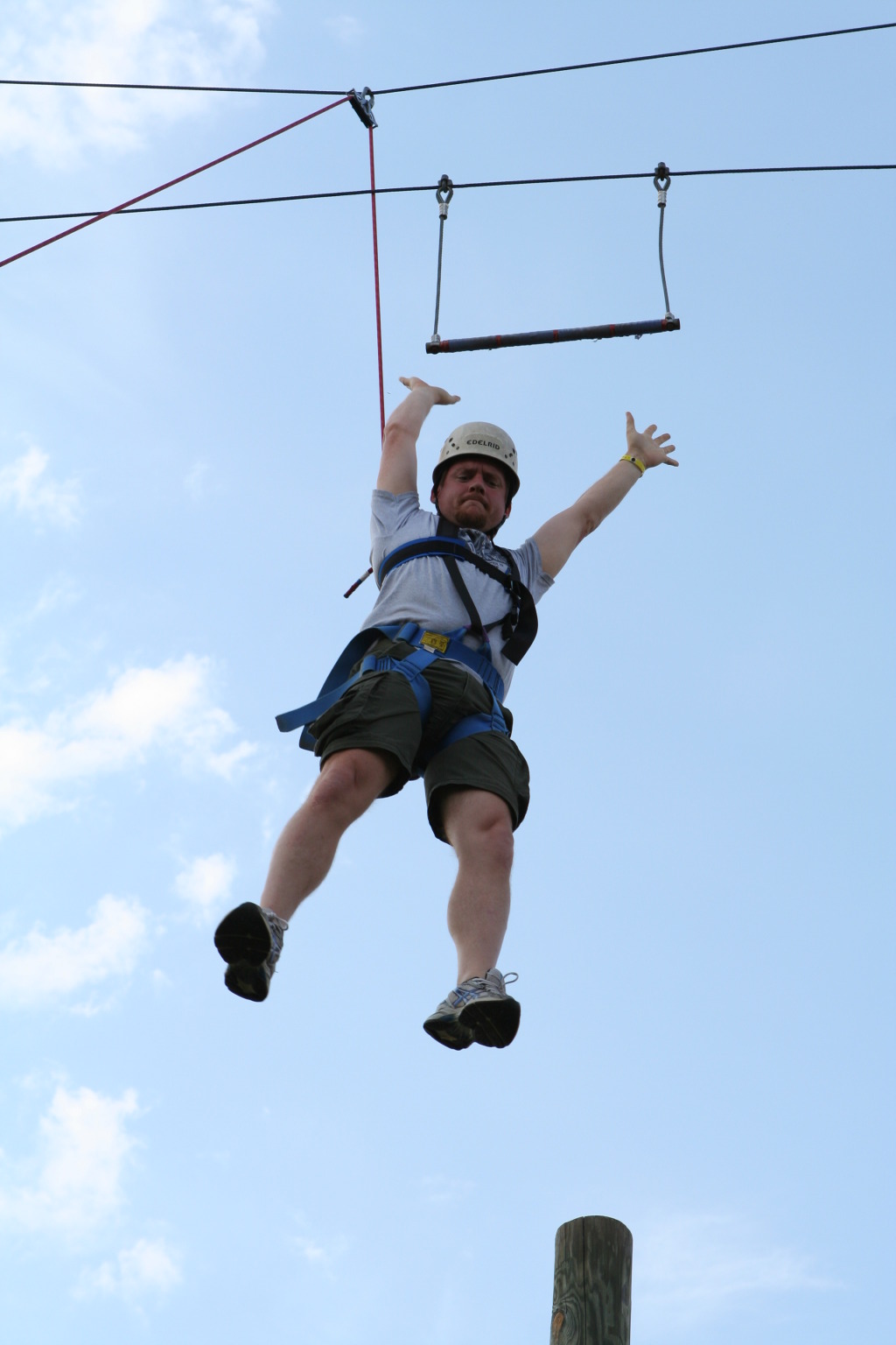 2010/Best_of/1024x768_2010-05-22-Pack409-Camp-Champions-275-Trapeze-Jump-Chris-GOOD.JPG