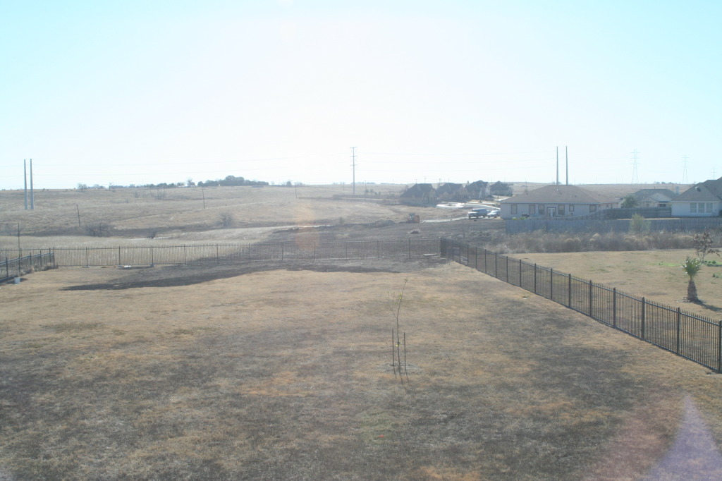 2011/01(January)/Neighbor-back-yard-work/1024x768_2011-01-01-Neighbor-back-yard-3.JPG