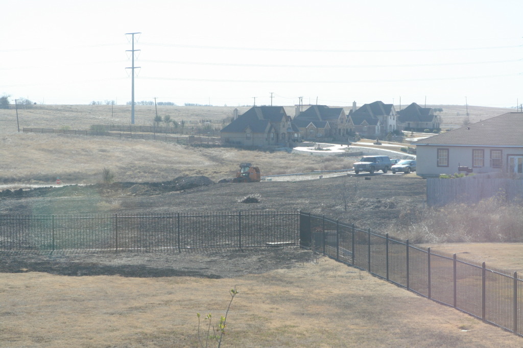 2011/01(January)/Neighbor-back-yard-work/1024x768_2011-01-01-Neighbor-back-yard-4.JPG