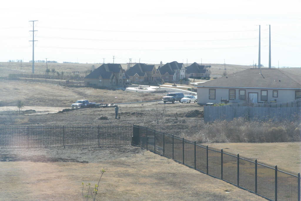 2011/01(January)/Neighbor-back-yard-work/1024x768_2011-01-08-Neighbor-backyard-work-10.JPG