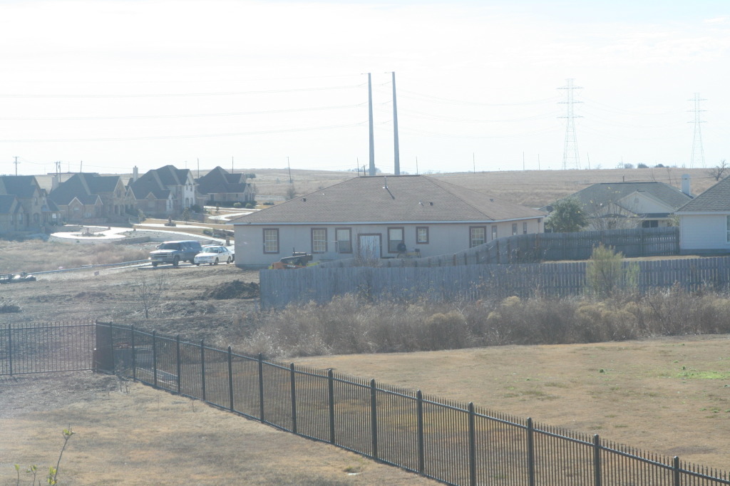 2011/01(January)/Neighbor-back-yard-work/1024x768_2011-01-08-Neighbor-backyard-work-18.JPG