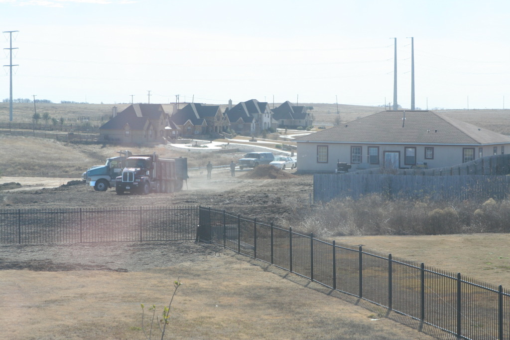 2011/01(January)/Neighbor-back-yard-work/1024x768_2011-01-08-Neighbor-backyard-work-31-dirt-dumptruck.JPG