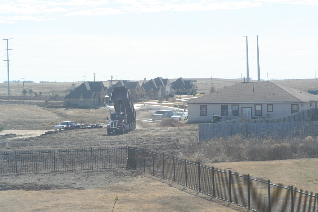 2011/01(January)/Neighbor-back-yard-work/1024x768_2011-01-08-Neighbor-backyard-work-37-dirt-dumptruck.JPG