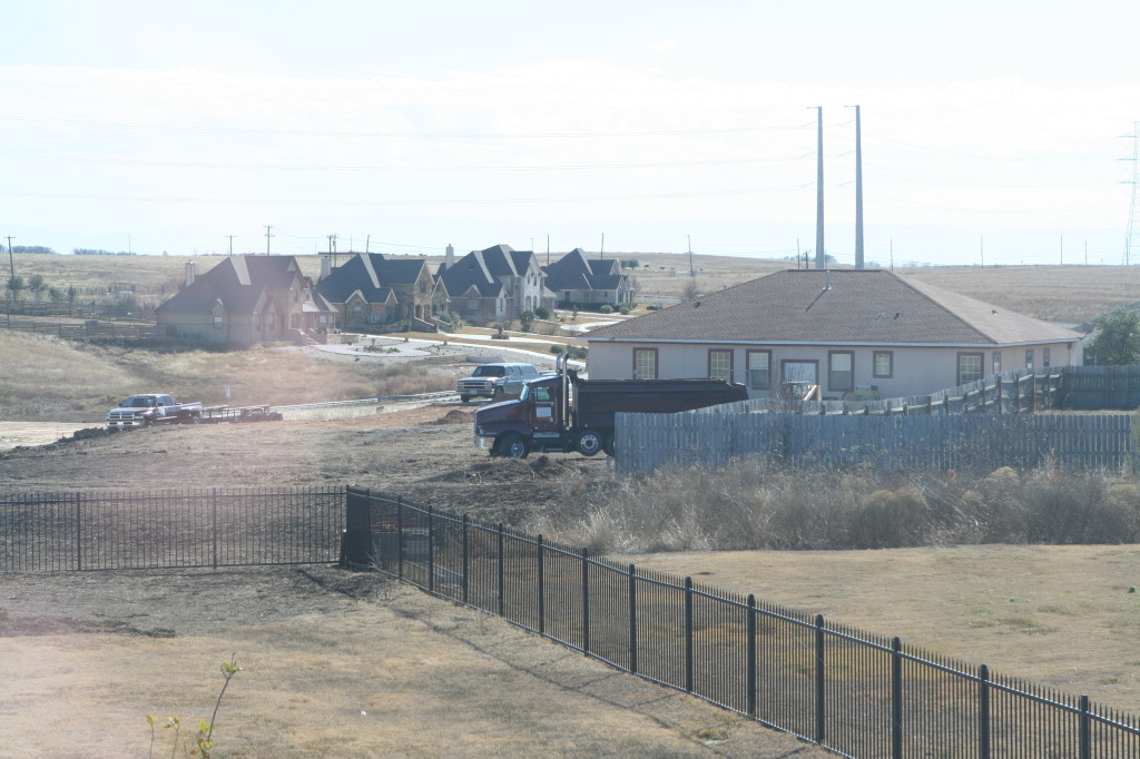 2011/01(January)/Neighbor-back-yard-work/1024x768_2011-01-08-Neighbor-backyard-work-66-dirt-dumptruck.JPG