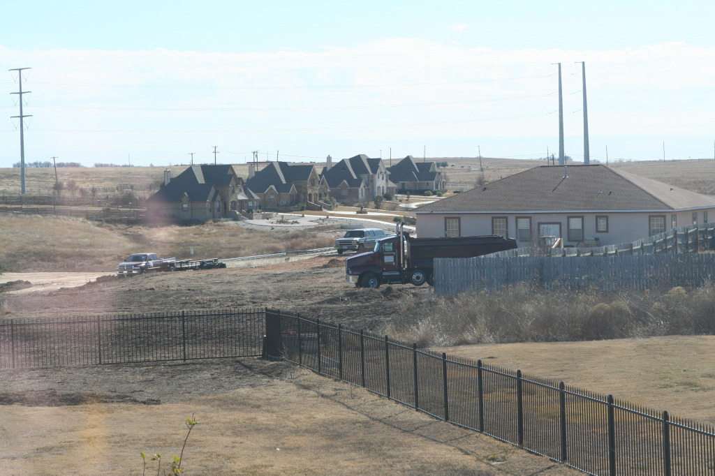 2011/01(January)/Neighbor-back-yard-work/1024x768_2011-01-08-Neighbor-backyard-work-67-dirt-dumptruck.JPG