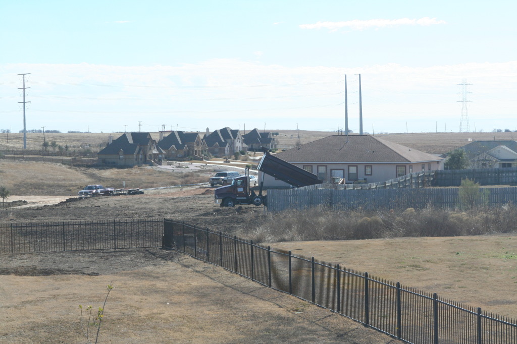 2011/01(January)/Neighbor-back-yard-work/1024x768_2011-01-08-Neighbor-backyard-work-71-dirt-dumptruck.JPG