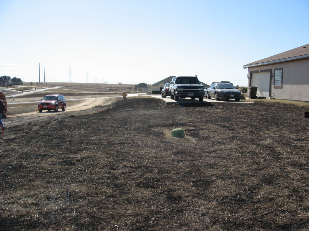 2011/01(January)/Neighbor-back-yard-work/1024x768_IMG_6820.jpg