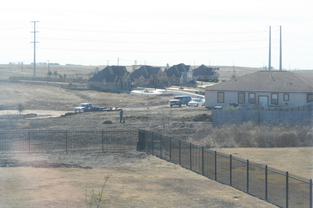 2011/01(January)/Neighbor-back-yard-work/640x480_2011-01-08-Neighbor-backyard-work-10.JPG