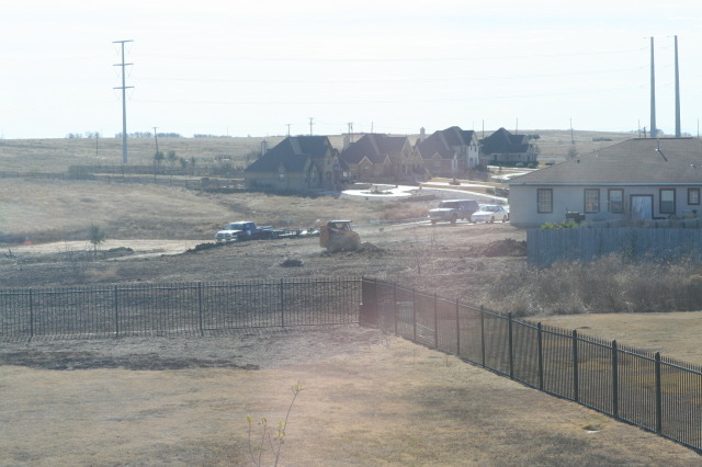 2011/01(January)/Neighbor-back-yard-work/640x480_2011-01-08-Neighbor-backyard-work-14.JPG