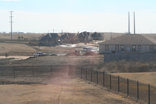 2011/01(January)/Neighbor-back-yard-work/640x480_2011-01-08-Neighbor-backyard-work-47.JPG