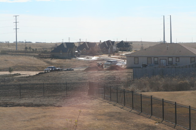 2011/01(January)/Neighbor-back-yard-work/640x480_2011-01-08-Neighbor-backyard-work-48.JPG