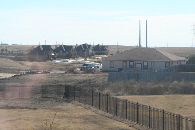 2011/01(January)/Neighbor-back-yard-work/640x480_2011-01-08-Neighbor-backyard-work-65.JPG