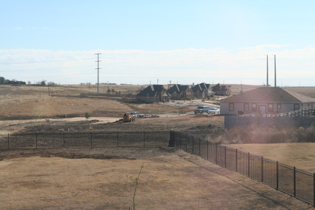2011/01(January)/Neighbor-back-yard-work/640x480_2011-01-08-Neighbor-backyard-work-74.JPG