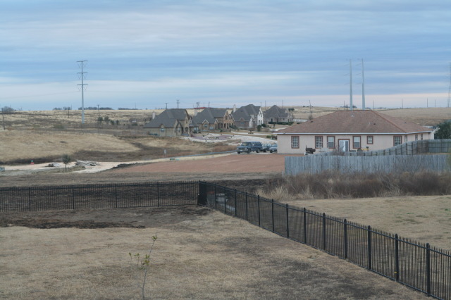 2011/01(January)/Neighbor-back-yard-work/640x480_2011-01-08-Neighbor-backyard-work-98.JPG