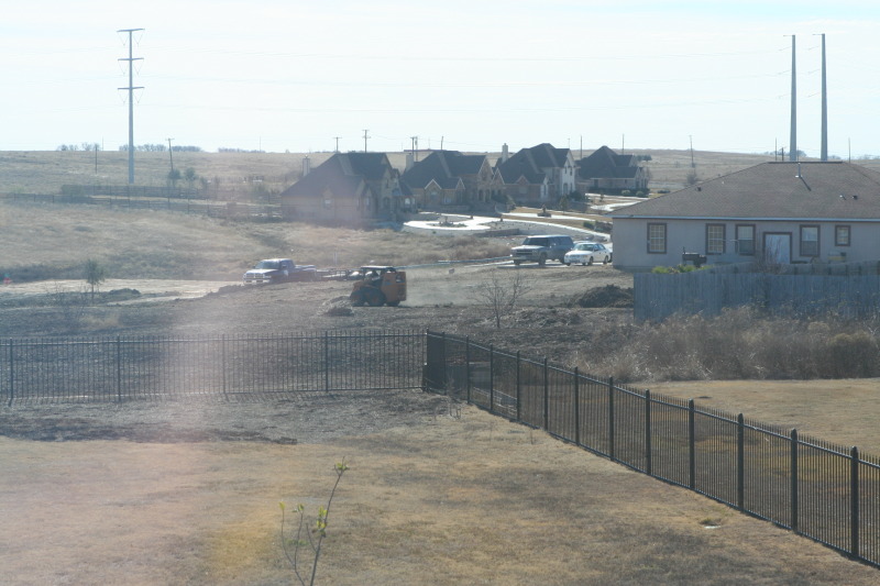 2011/01(January)/Neighbor-back-yard-work/800x600_2011-01-08-Neighbor-backyard-work-03.JPG