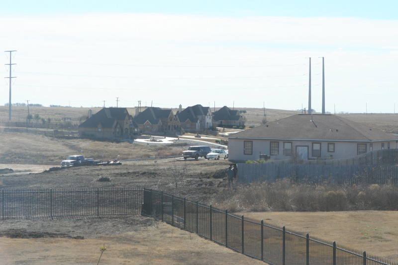 2011/01(January)/Neighbor-back-yard-work/800x600_2011-01-08-Neighbor-backyard-work-09.JPG