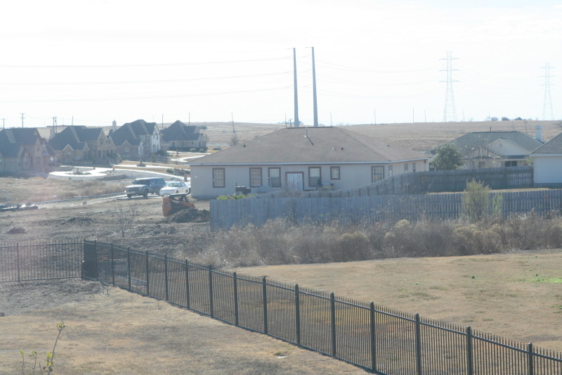 2011/01(January)/Neighbor-back-yard-work/800x600_2011-01-08-Neighbor-backyard-work-17.JPG