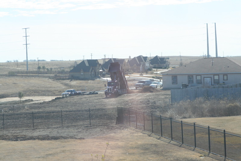 2011/01(January)/Neighbor-back-yard-work/800x600_2011-01-08-Neighbor-backyard-work-35-dirt-dumptruck.JPG