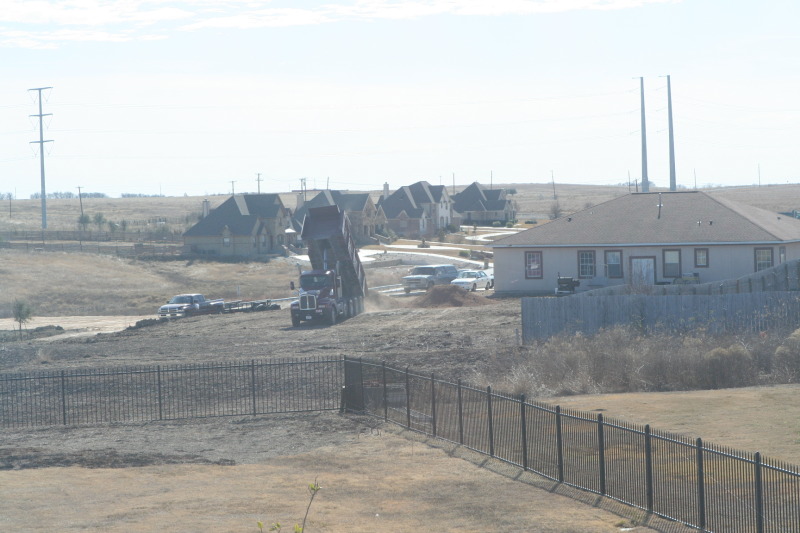 2011/01(January)/Neighbor-back-yard-work/800x600_2011-01-08-Neighbor-backyard-work-36-dirt-dumptruck.JPG