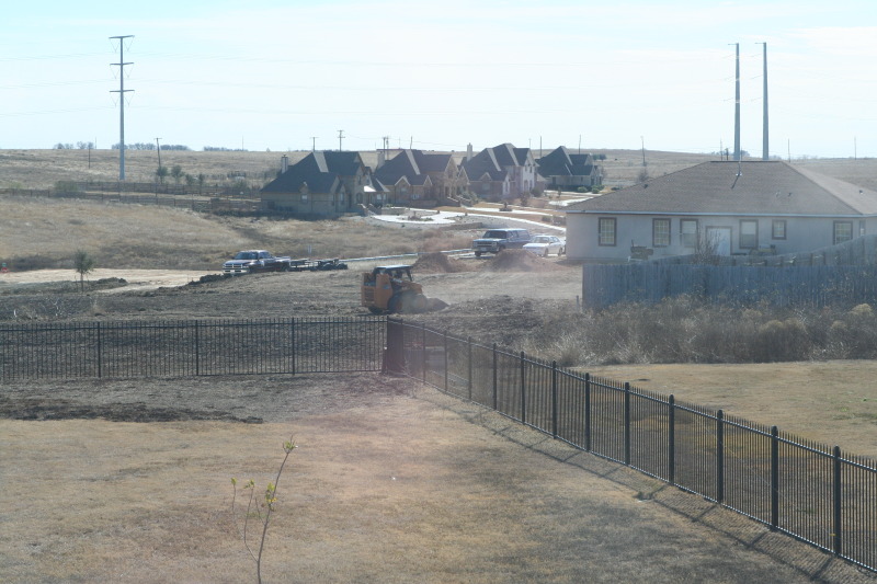2011/01(January)/Neighbor-back-yard-work/800x600_2011-01-08-Neighbor-backyard-work-54.JPG
