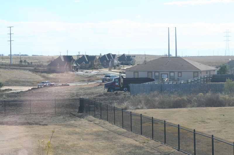 2011/01(January)/Neighbor-back-yard-work/800x600_2011-01-08-Neighbor-backyard-work-68-dirt-dumptruck.JPG