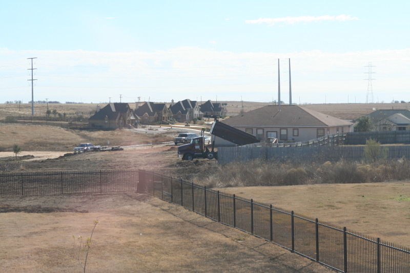 2011/01(January)/Neighbor-back-yard-work/800x600_2011-01-08-Neighbor-backyard-work-69-dirt-dumptruck.JPG