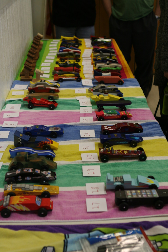 2011/01(January)/Pack409-Pinewood-Derby/640x480_2011-01-29-Pack409-Pinwood-Derby-06.JPG