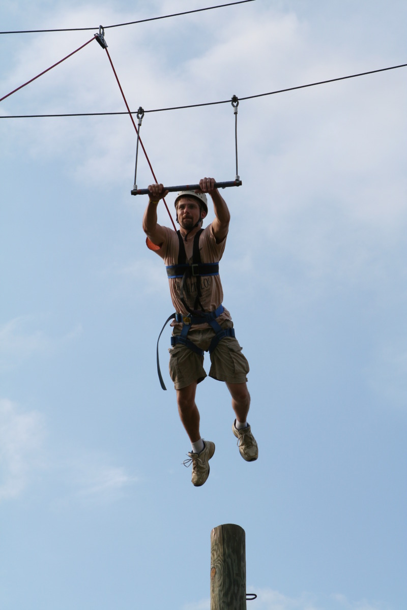 2011/02(February)/2011-Blue-n-Gold-slideshow/800x600_2010-05-22-Pack409-Camp-Champions-240-Trapeze-Jump.JPG