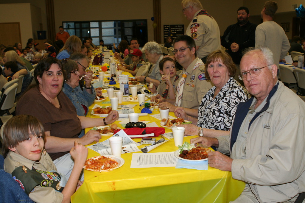 2011/02(February)/Blue-n-Gold/1024x768_2011-02-02-Pack409-Blue-n-Gold-07-Stacy-Matt-Case-Jack.JPG