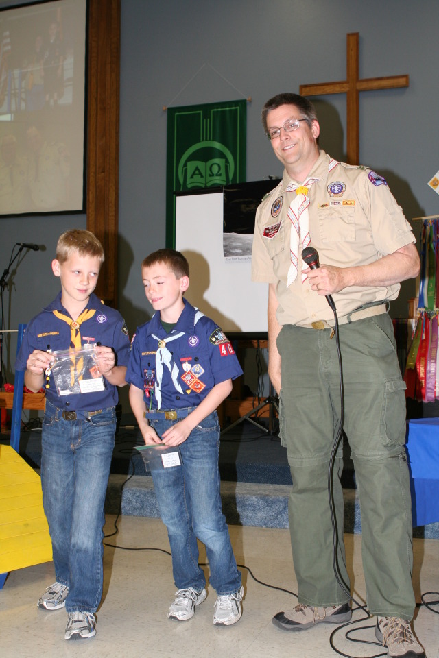 2011/02(February)/Blue-n-Gold/640x480_2011-02-02-Pack409-Blue-n-Gold-13.JPG
