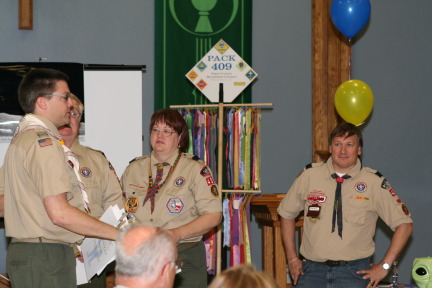 2011-02-02-Pack409-Blue-n-Gold-23.JPG