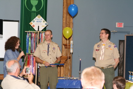 2011-02-02-Pack409-Blue-n-Gold-26-Suzi-Travis-Matt.JPG