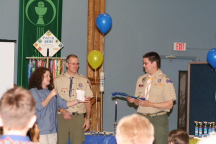 2011-02-02-Pack409-Blue-n-Gold-27-Suzi-Travis-Matt.JPG