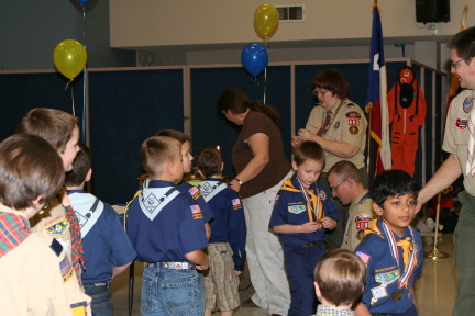 2011-02-02-Pack409-Blue-n-Gold-30.JPG