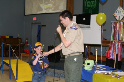 2011-02-02-Pack409-Blue-n-Gold-40.JPG