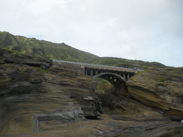 2011-02-22-Hawaii-Lava-Tube-bay-4.JPG