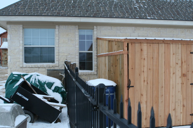 2011/02(February)/Snow-in-Austin/640x480_2011-02-04-Snow-in-Hutto-11.JPG