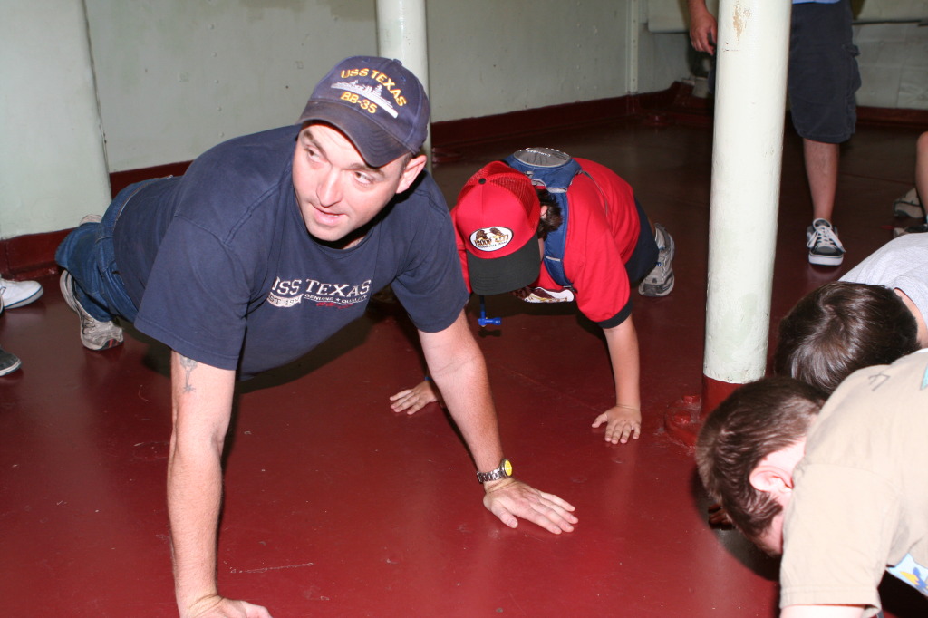 2011/03(March)/BattleshipTexas/BattleshipTexas-Day2/1024x768_2011-04-03-Pack409-Battleship-Texas-132-Case-pushups.JPG