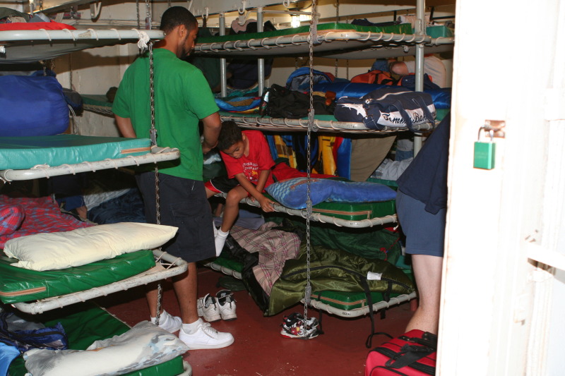 2011/03(March)/BattleshipTexas/BattleshipTexas-Day2/800x600_2011-04-03-Pack409-Battleship-Texas-002-bunks.JPG