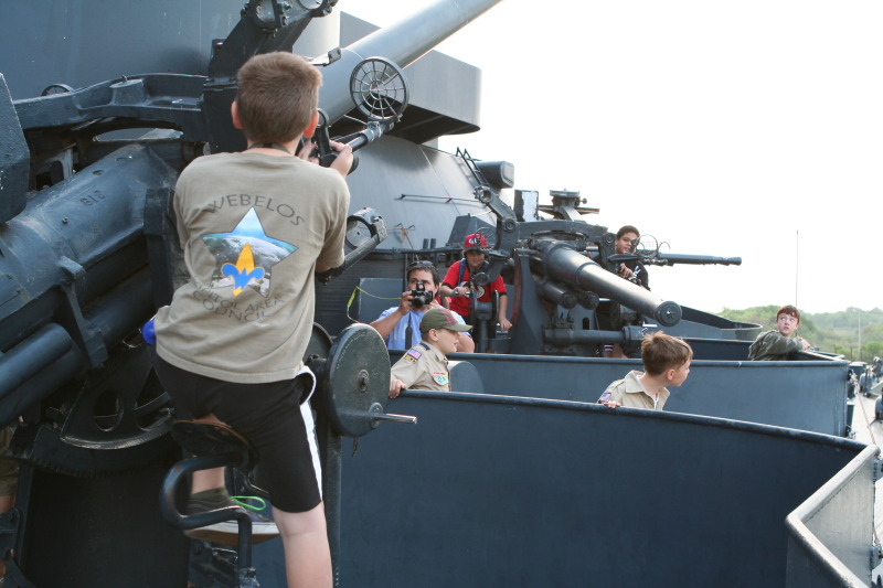2011/03(March)/BattleshipTexas/BattleshipTexas-Day2/800x600_2011-04-03-Pack409-Battleship-Texas-041-Case.JPG
