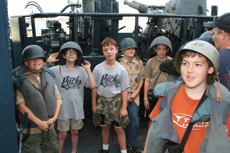 2011/03(March)/BattleshipTexas/BattleshipTexas-Day2/800x600_2011-04-03-Pack409-Battleship-Texas-085-Dax-Case.JPG
