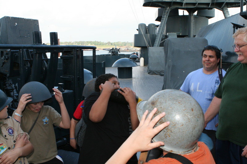 2011/03(March)/BattleshipTexas/BattleshipTexas-Day2/800x600_2011-04-03-Pack409-Battleship-Texas-106-Case.JPG
