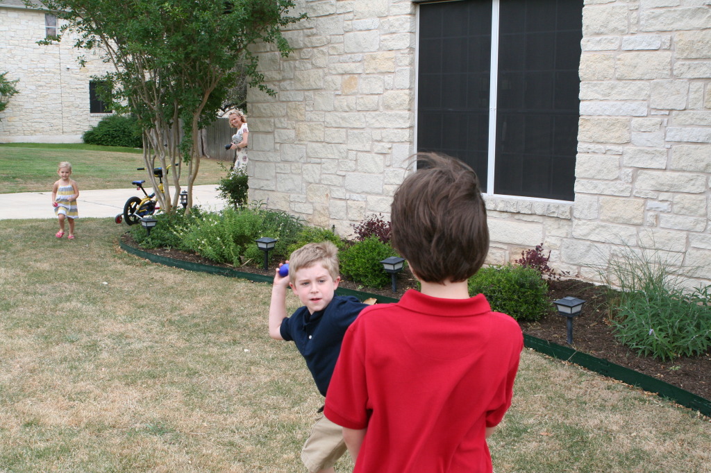 2011/04(April)/Easter/1024x768_2011-04-24-Easter-59-Dax-Ian-Sydney-Janeen.JPG