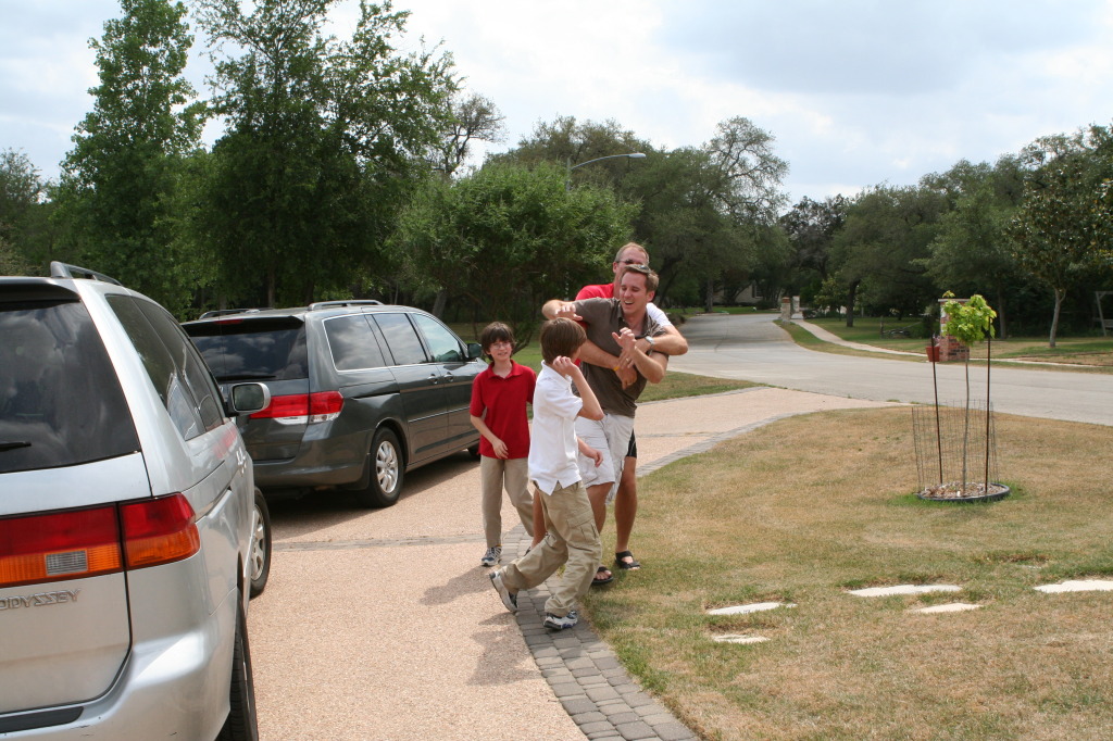 2011/04(April)/Easter/1024x768_2011-04-24-Easter-87-Josh-Travis-Chance-Dax.JPG
